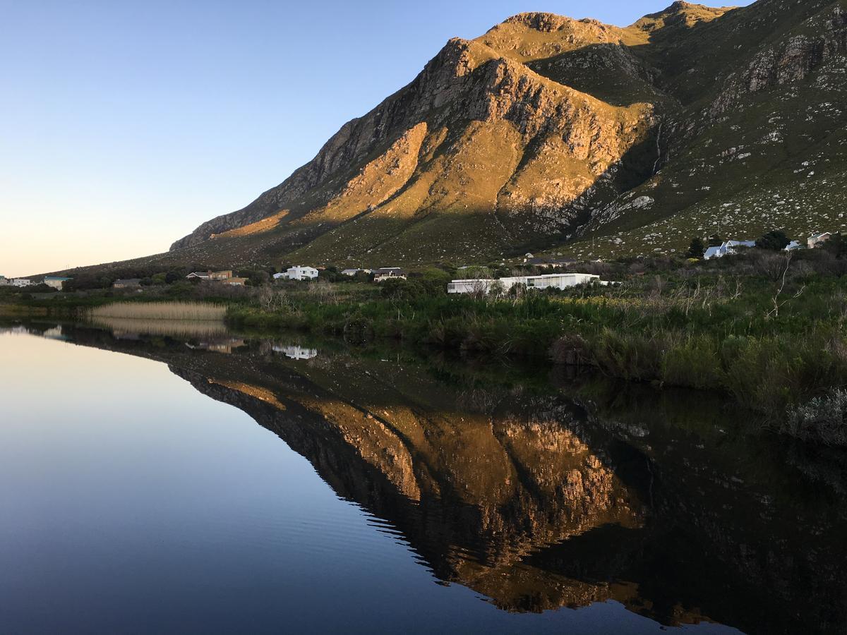 Cornerstone Lakeview Retreat Bed and Breakfast Bettyʼs Bay Esterno foto